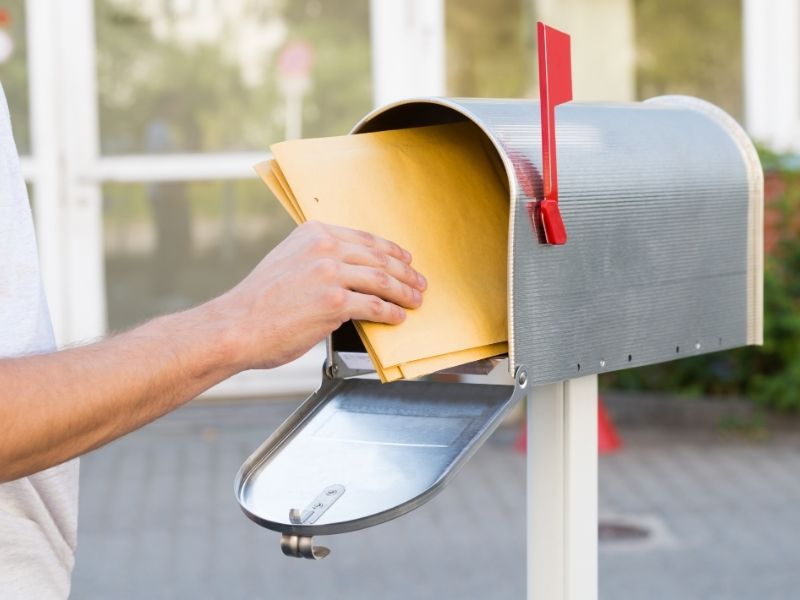 End-of-Year Campaigns: How to Use Direct Mail to Finish Q4 Strong